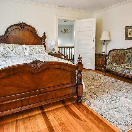 Love Lane Bed & Breakfast Уэйнсвилл Экстерьер фото