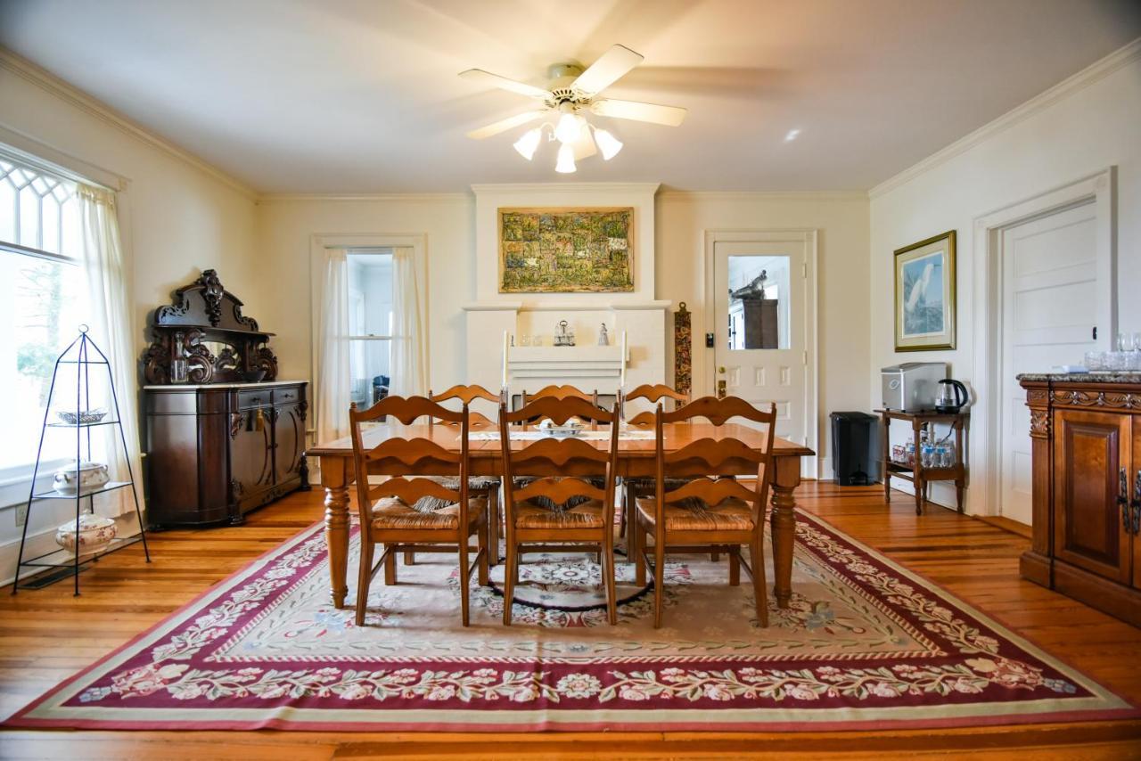 Love Lane Bed & Breakfast Уэйнсвилл Экстерьер фото
