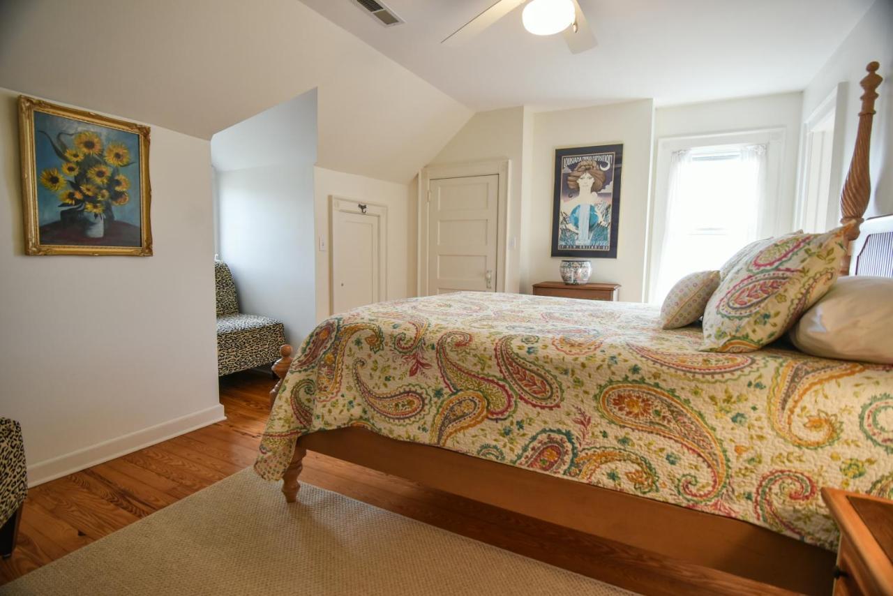Love Lane Bed & Breakfast Уэйнсвилл Экстерьер фото