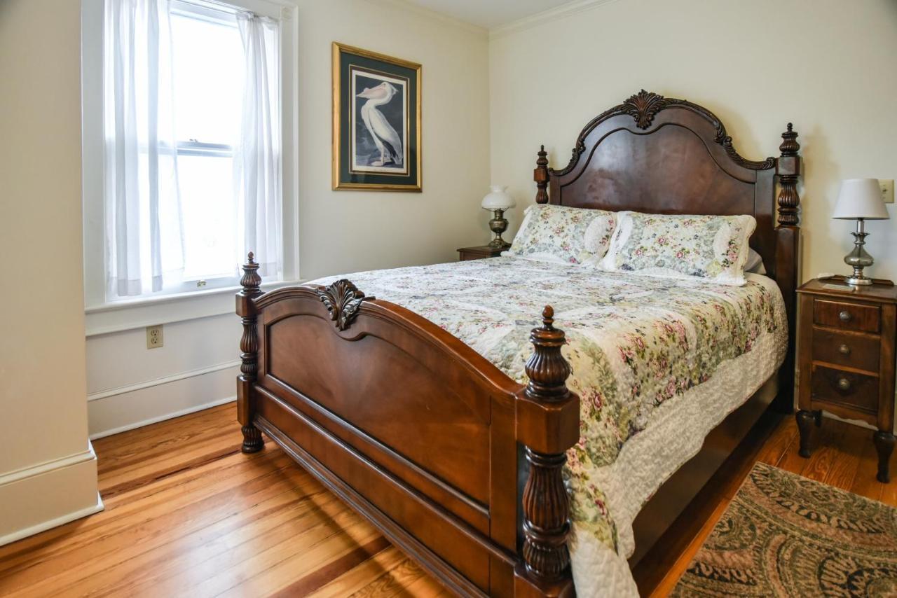 Love Lane Bed & Breakfast Уэйнсвилл Экстерьер фото